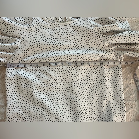 Banana Republic Rich White Small Black Patterned Blouse Women’s Size Medium - Picture 15 of 15